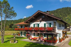 Gästehaus Karwendelblick - FerienwohnungParterre